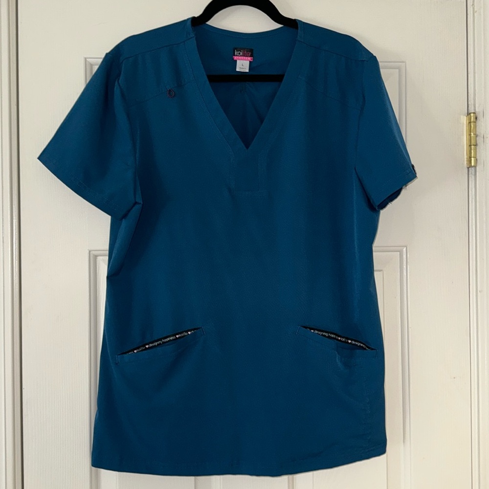 KOI scrub top